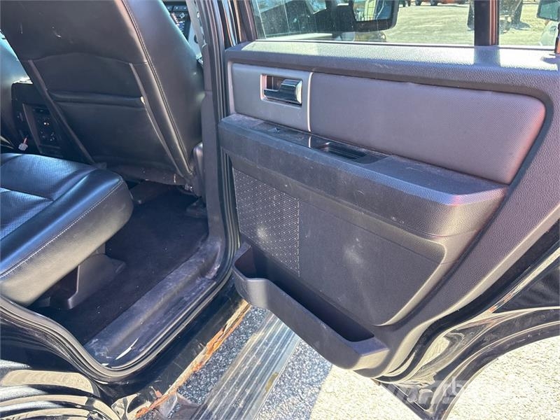 Ford Expedition 4WD SUV Cars