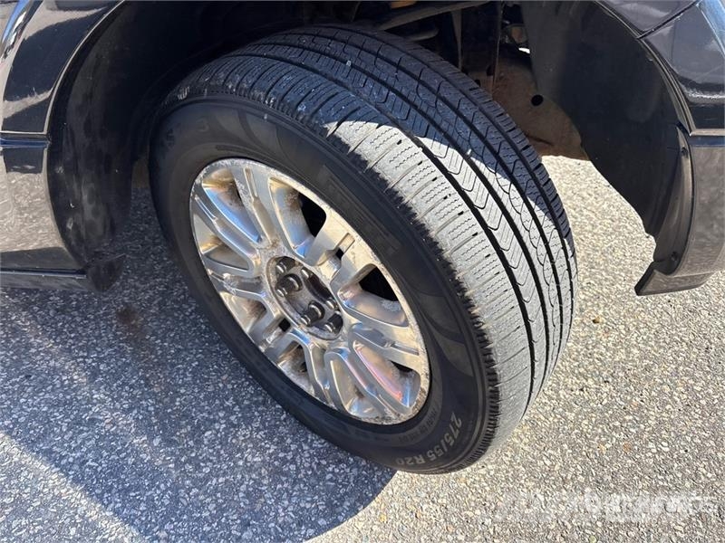 Ford Expedition 4WD SUV Cars