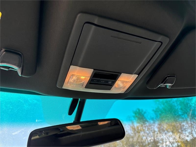 Ford Explorer Automašīnas