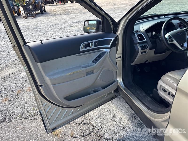 Ford Explorer Automašīnas