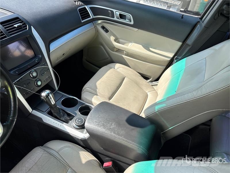 Ford Explorer Automašīnas