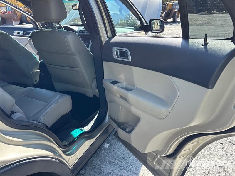 Ford Explorer Automašīnas