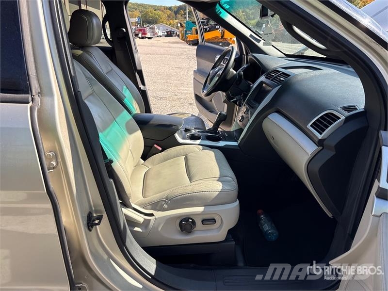 Ford Explorer Automašīnas