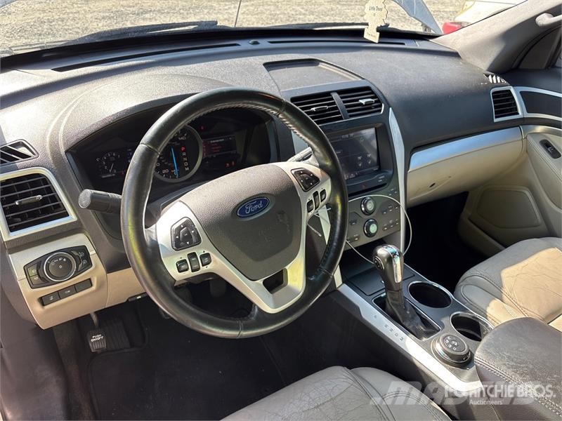 Ford Explorer Automašīnas