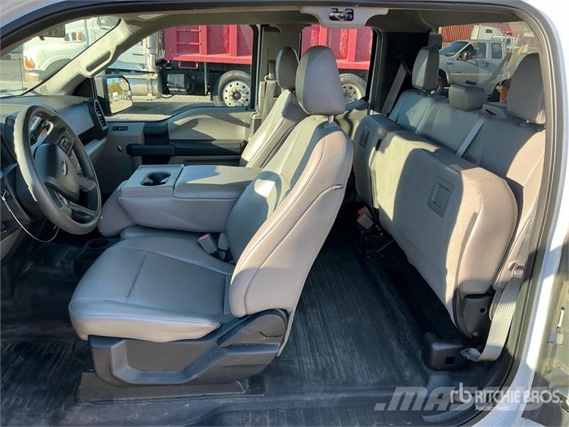 Ford F-150 4x2 Extended Cab Pickup Outros