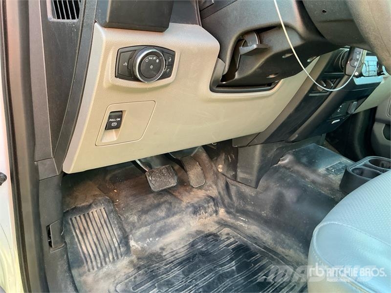 Ford F-150 4x2 Extended Cab Pickup Outros