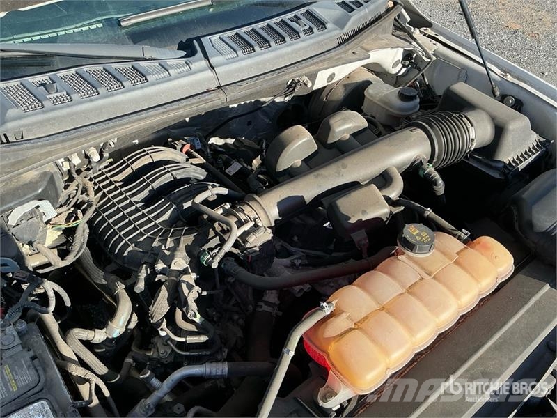 Ford F-150 4x2 Extended Cab Pickup Outros