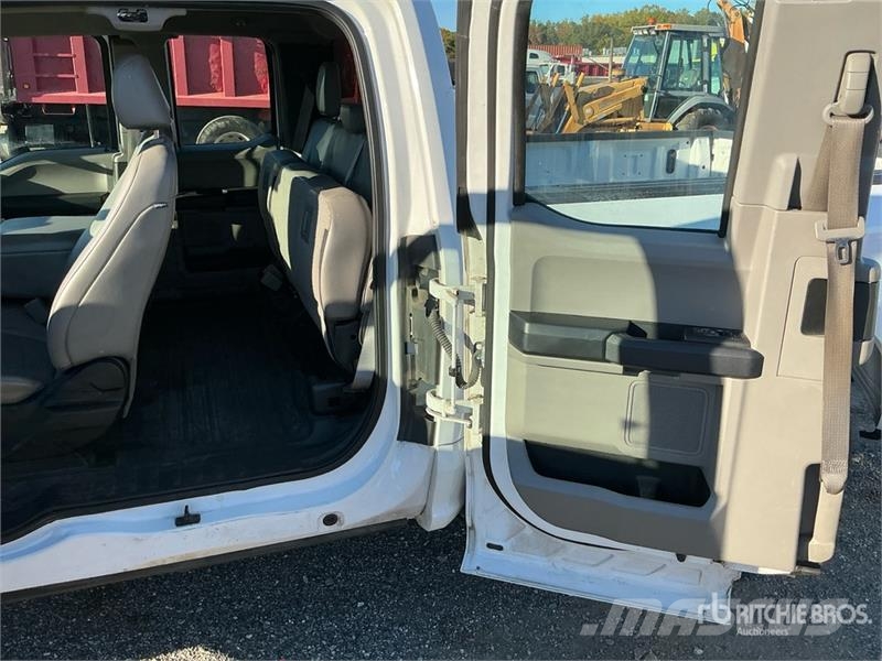 Ford F-150 4x2 Extended Cab Pickup Outros