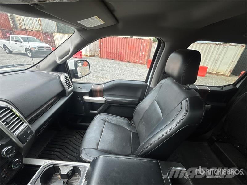 Ford F-150 Lariat 4x4 Crew Cab Pickup 其他