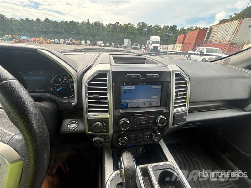 Ford F-150 Lariat 4x4 Crew Cab Pickup 其他