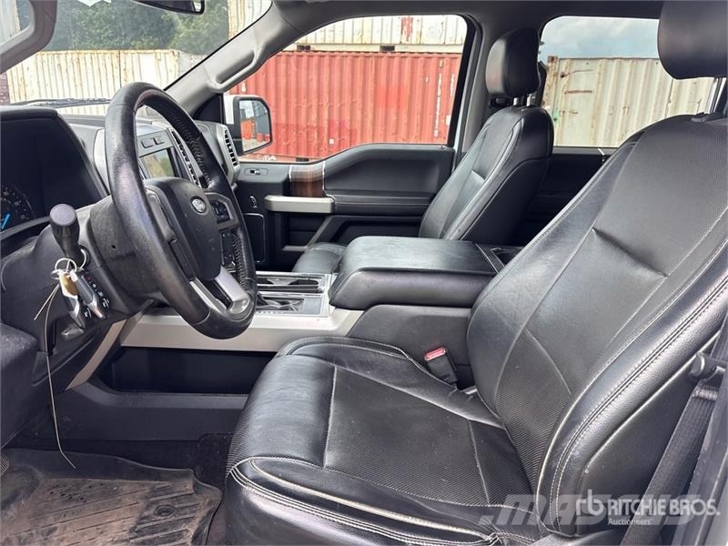 Ford F-150 Lariat 4x4 Crew Cab Pickup 其他
