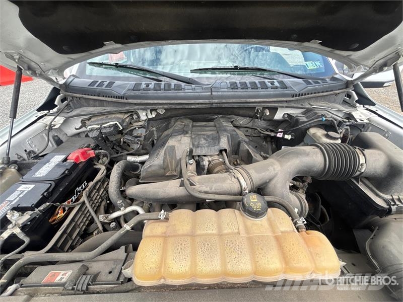 Ford F-150 Lariat 4x4 Crew Cab Pickup 其他