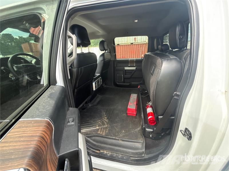 Ford F-150 Lariat 4x4 Crew Cab Pickup 其他
