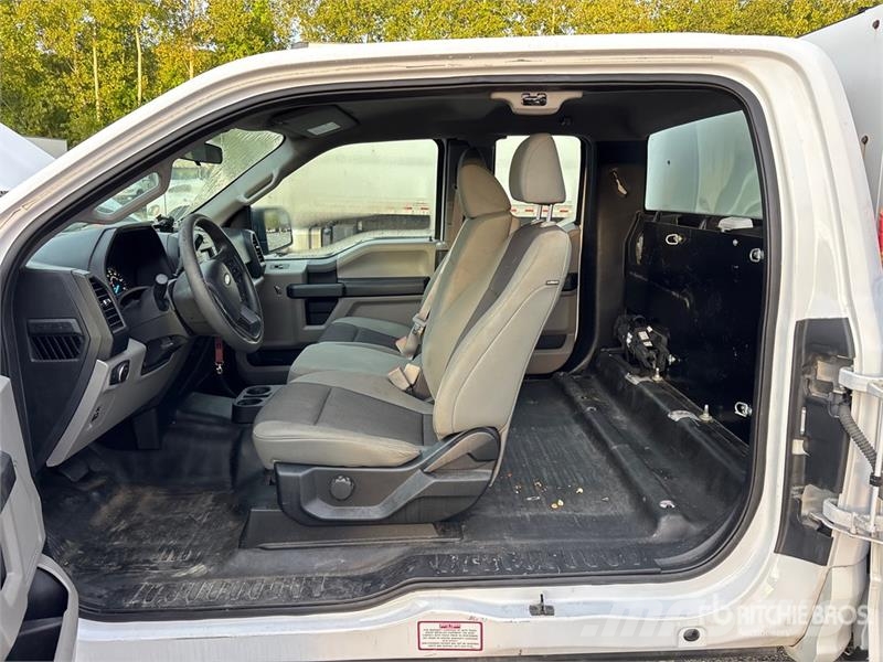 Ford F-150 XL 4x2 Extended Cab Pickup その他