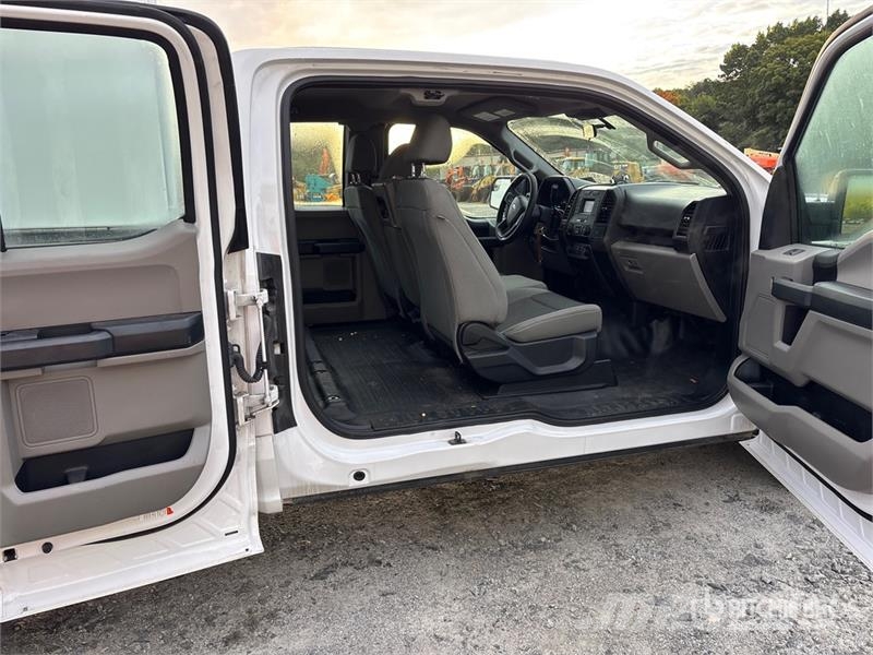 Ford F-150 XL 4x2 Extended Cab Pickup その他
