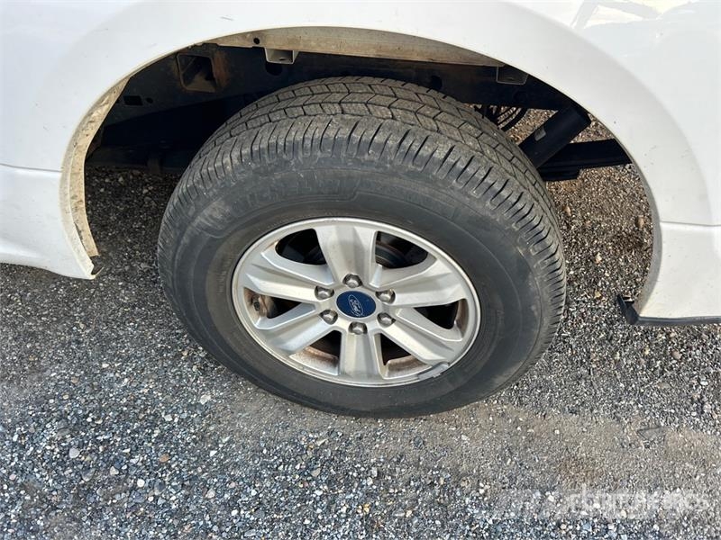 Ford F-150 XL 4x2 Extended Cab Pickup 其他