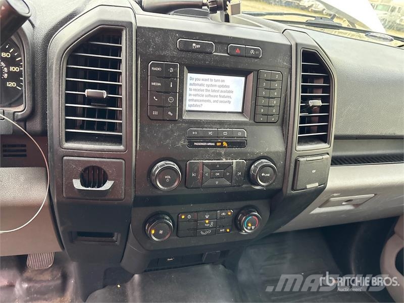 Ford F-150 XL 4x2 Extended Cab Pickup その他