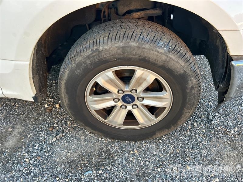 Ford F-150 XL 4x2 Extended Cab Pickup 其他