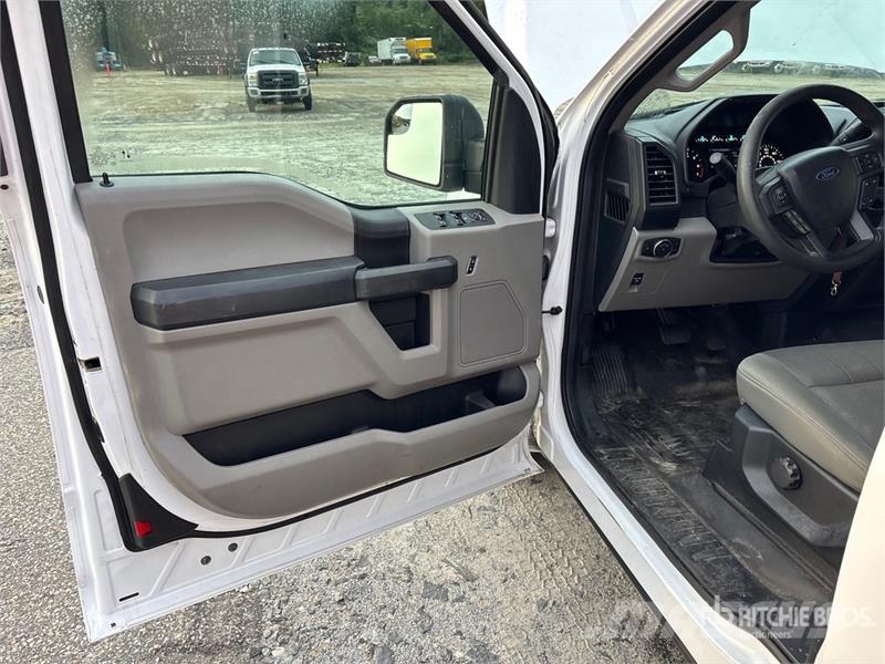 Ford F-150 XL 4x2 Extended Cab Pickup その他