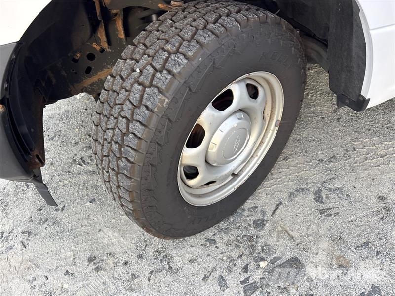 Ford F-150 XL 4x2 Extended Cab Pickup その他