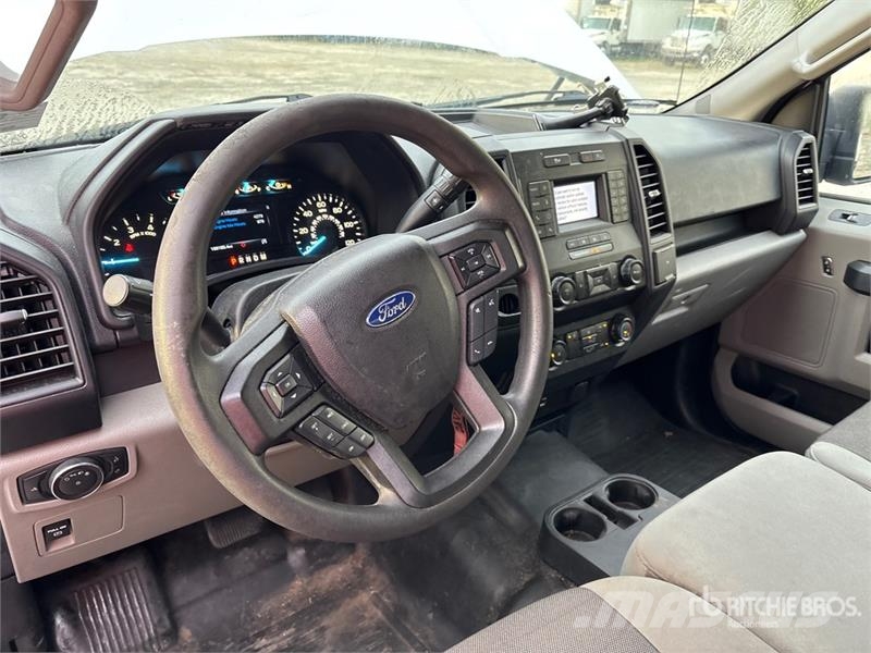 Ford F-150 XL 4x2 Extended Cab Pickup その他