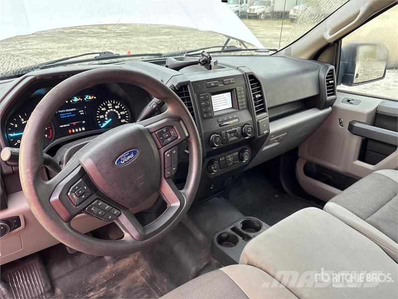 Ford F-150 XL 4x2 Extended Cab Pickup その他