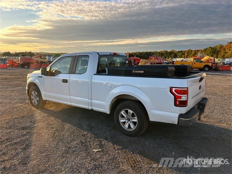 Ford F-150 XL 4x2 Extended Cab Pickup 其他