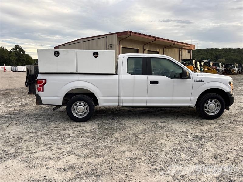 Ford F-150 XL 4x2 Extended Cab Pickup その他