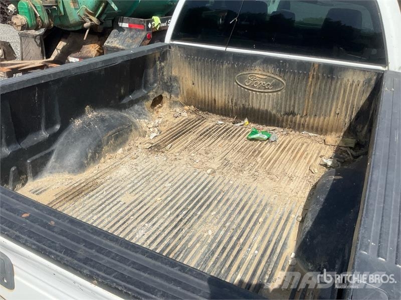 Ford F-150 XL 4x2 Pickup (Inoperable) Ostalo