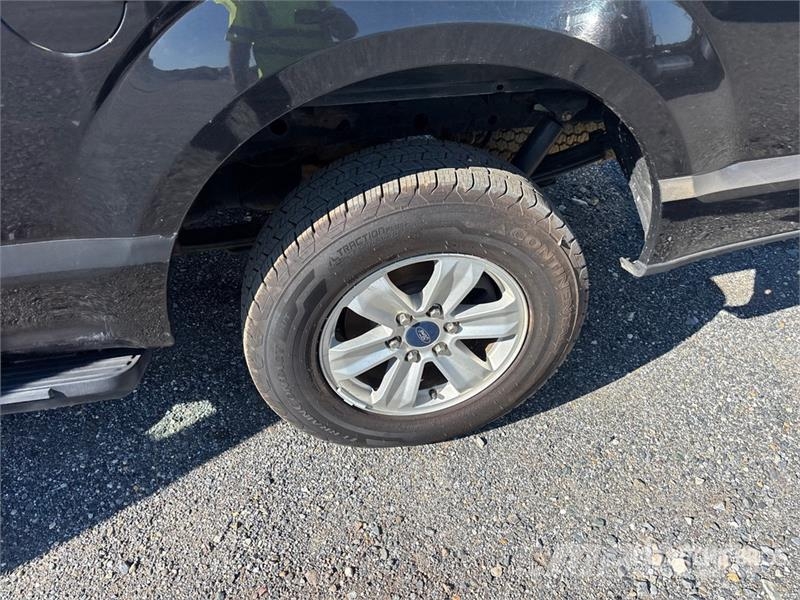 Ford F-150 XL 4x4 Crew Cab Pickup Drugi
