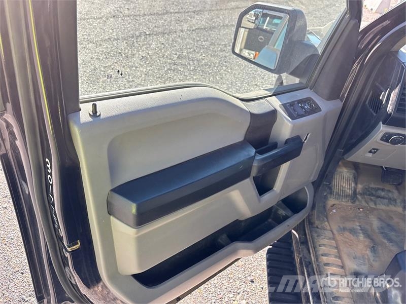 Ford F-150 XL 4x4 Crew Cab Pickup Drugi