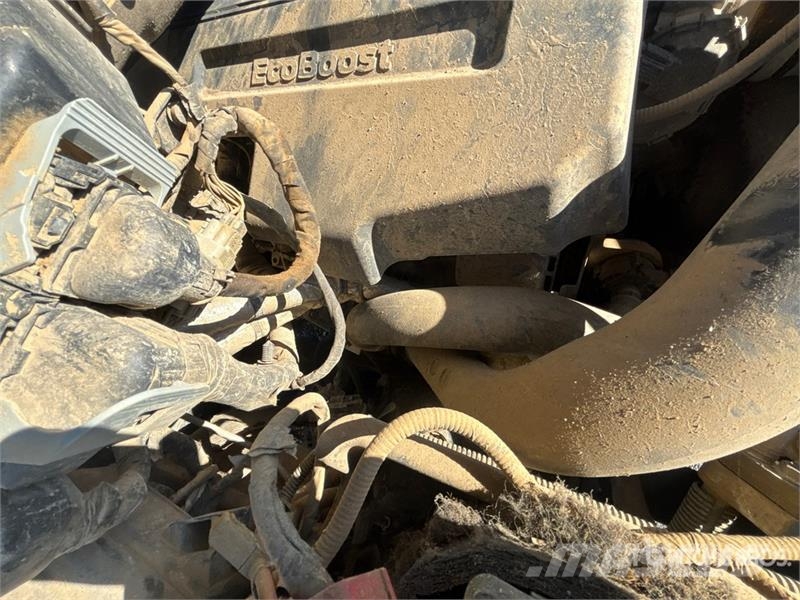 Ford F-150 XL 4x4 Crew Cab Pickup Drugi