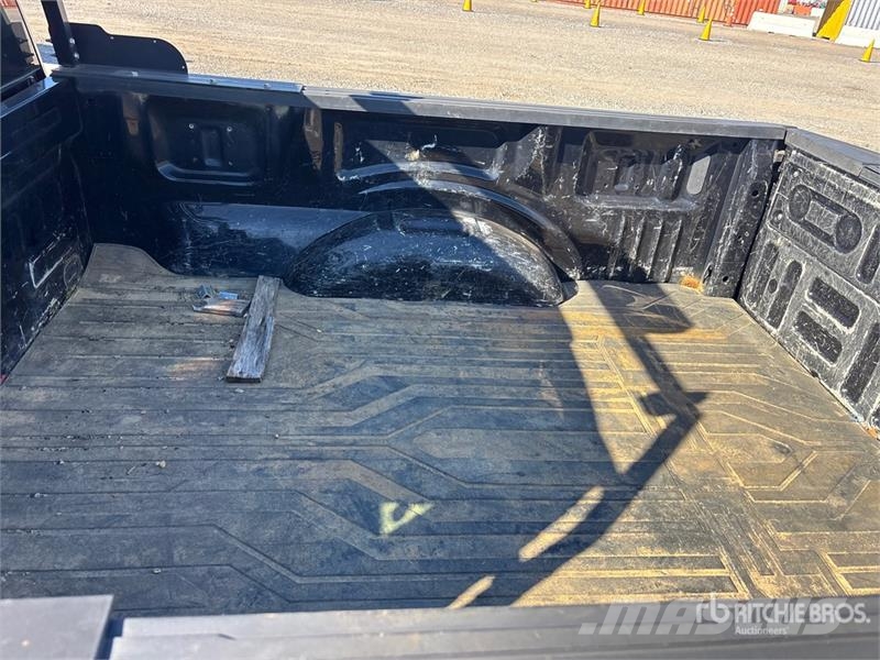 Ford F-150 XL 4x4 Crew Cab Pickup Drugi