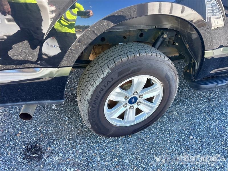 Ford F-150 XL 4x4 Crew Cab Pickup Drugi