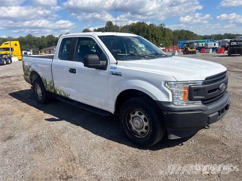 Ford F-150 XL 4x4 Extended Cab Pickup Iné