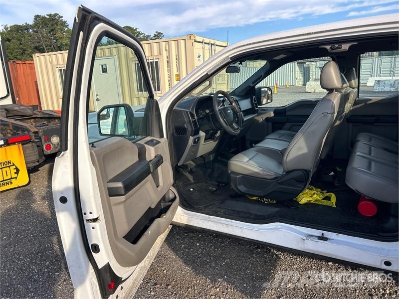Ford F-150 XL 4x4 Extended Cab Pickup Andre varebiler