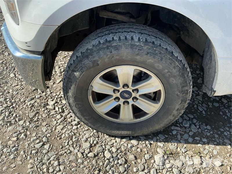 Ford F-150 XLT 4x4 Crew Cab Pickup Ostalo
