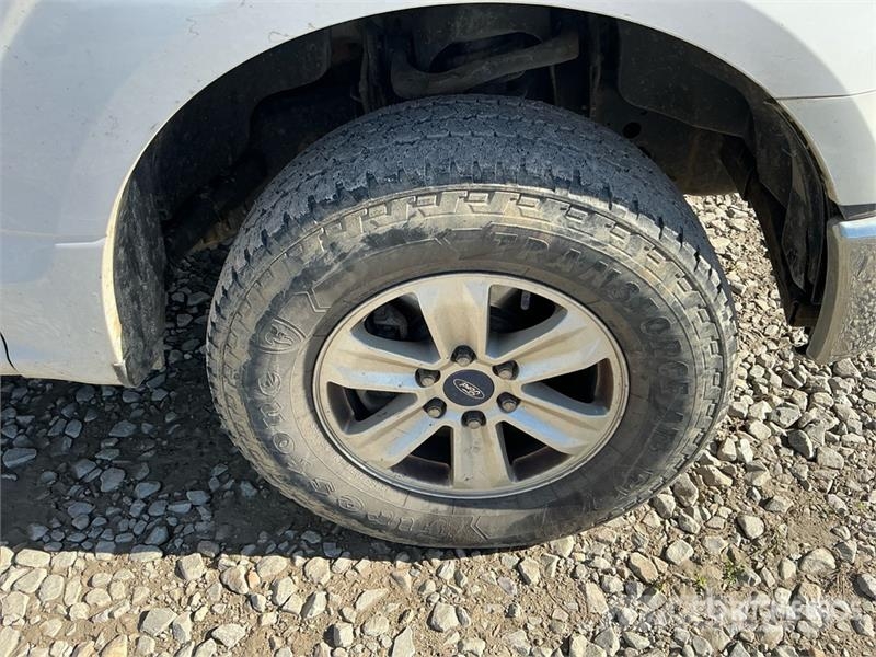 Ford F-150 XLT 4x4 Crew Cab Pickup Ostalo