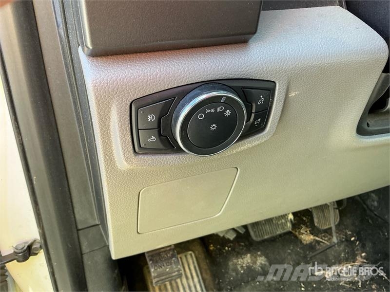 Ford F-150 XLT 4x4 Crew Cab Pickup Ostalo