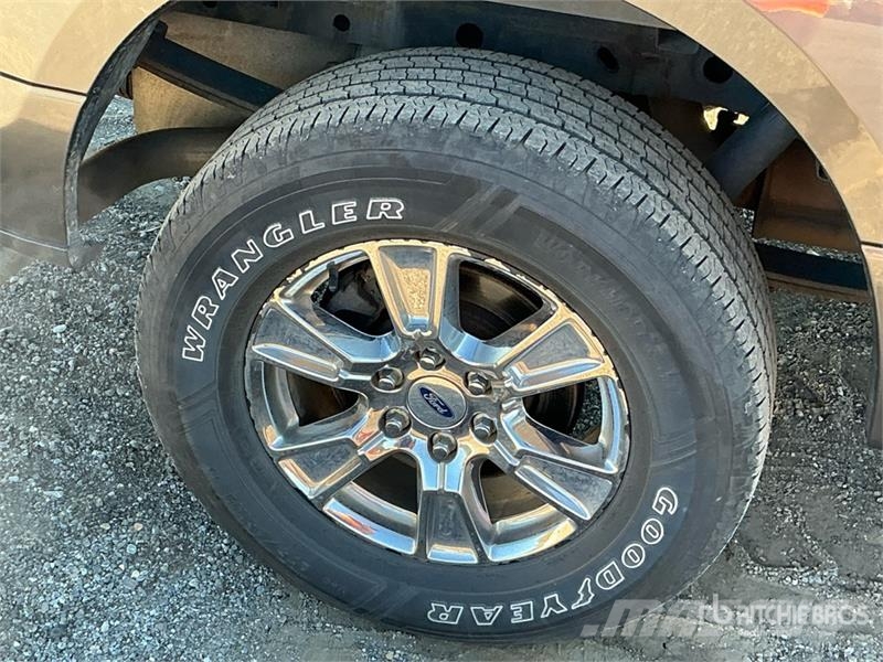 Ford F-150 XLT 4x4 Extended Cab Pickup Outros