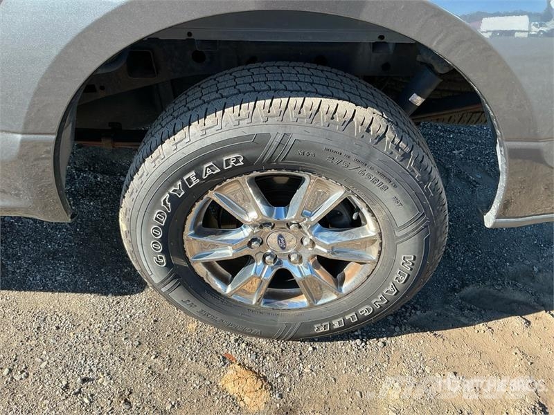 Ford F-150 XLT 4x4 Extended Cab Pickup Outros