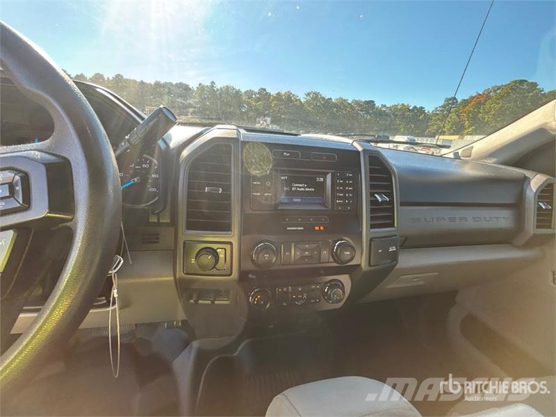 Ford F-250 4x2 Crew Cab Pickup Altele