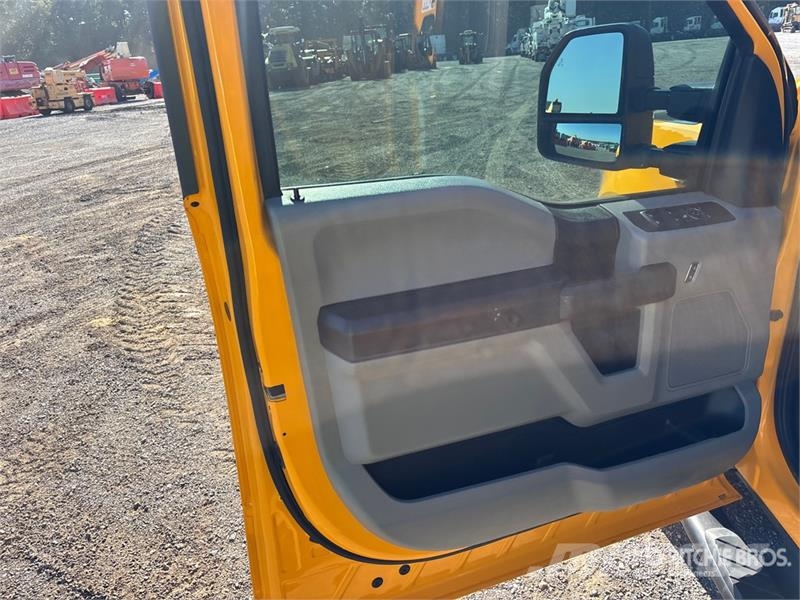 Ford F-250 4x2 Crew Cab Pickup Altele