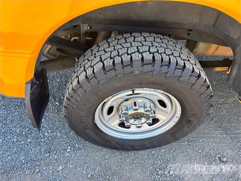 Ford F-250 4x2 Crew Cab Pickup Altele