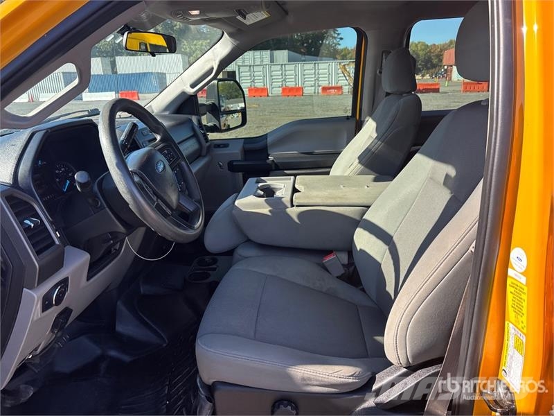 Ford F-250 4x2 Crew Cab Pickup Altele