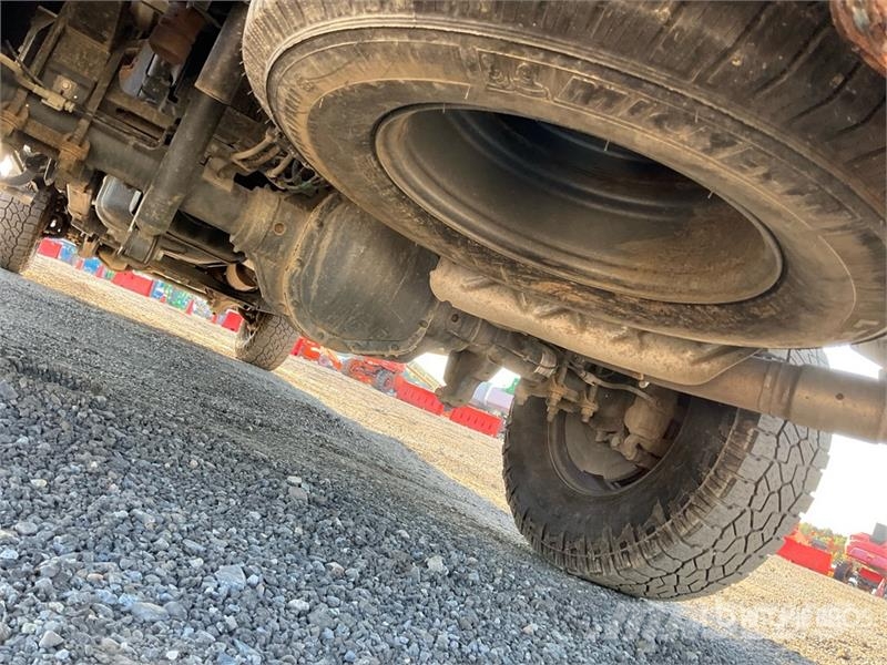Ford F-250 4x4 Crew Cab Pickup Drugi