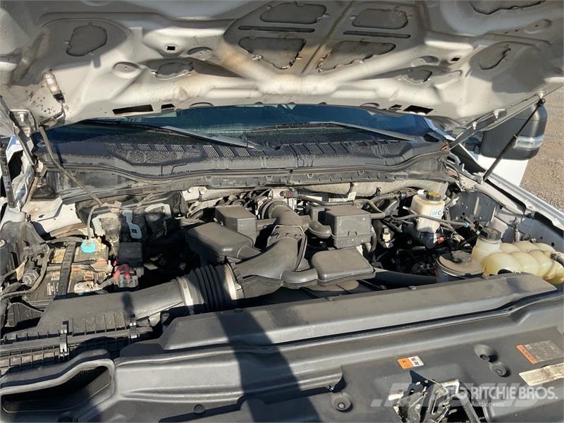 Ford F-250 4x4 Crew Cab Pickup Drugi