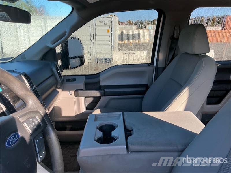 Ford F-250 4x4 Crew Cab Pickup Andere Transporter