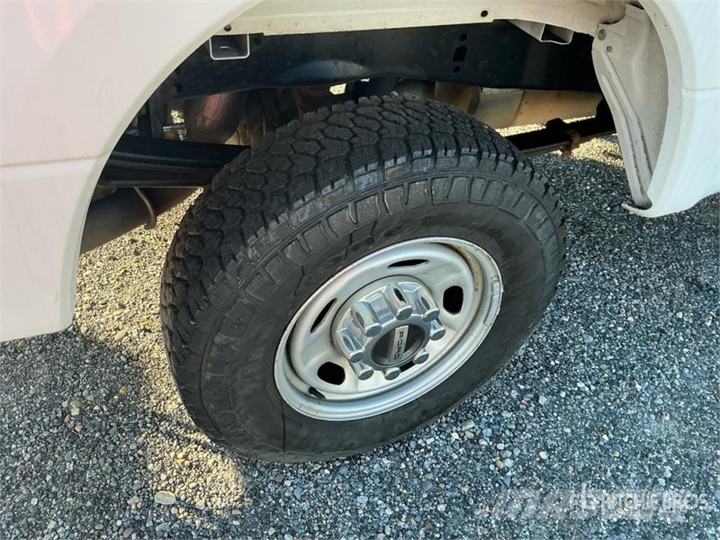 Ford F-250 4x4 Crew Cab Pickup Andere Transporter