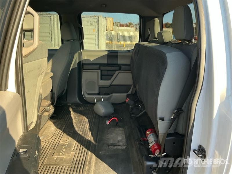 Ford F-250 4x4 Crew Cab Pickup Andere Transporter
